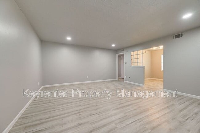 Photo - 1309 Crown Point Ave