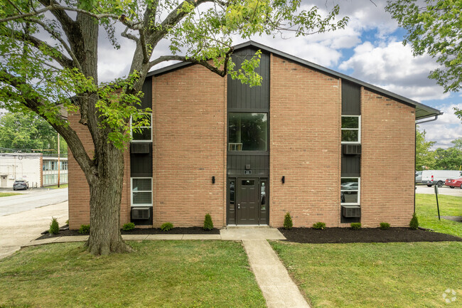 Building Photo - The Brickhouse at Creekside