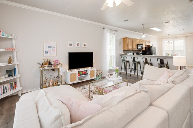 Photo - AUGUST PRE-LEASE!  3 Bedroom 3 Bathroom Ho...