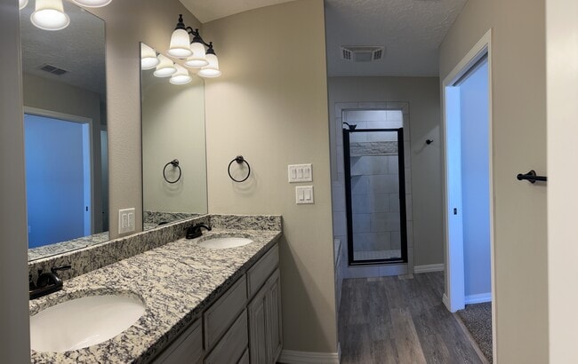 Photo - 2216 Amanda Ln