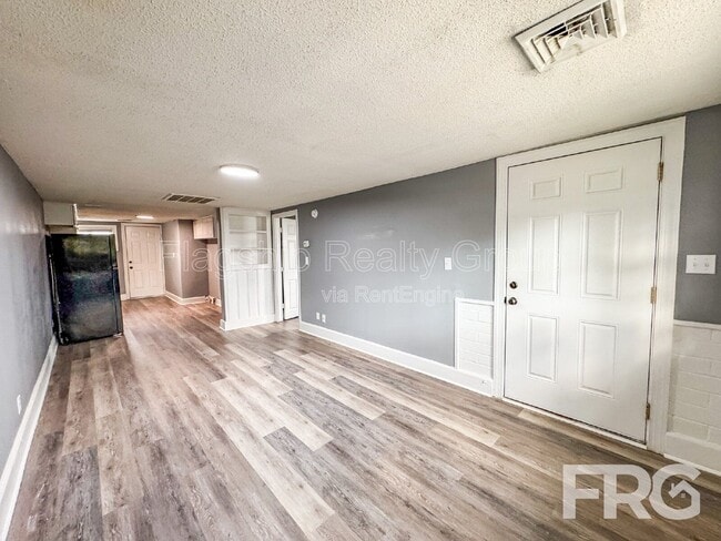 Photo - 600 Howell St Unit E