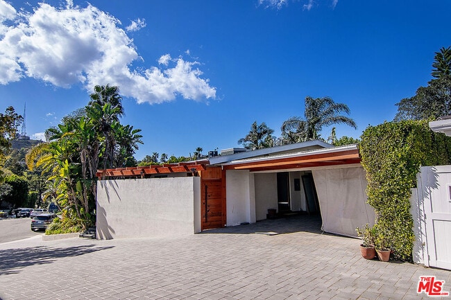 8405 Edwin Dr