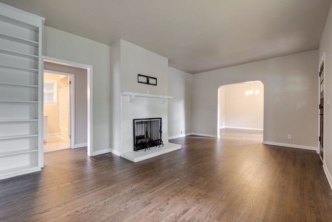 Photo - SF-001-4710 Nebraska Avenue Duplex Unit A