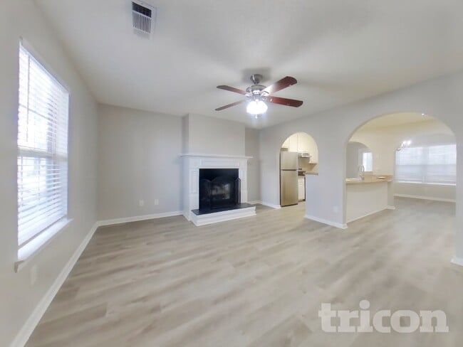 Photo - 5021 Meadow Trce