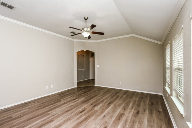 Photo - 900 W Bend Blvd