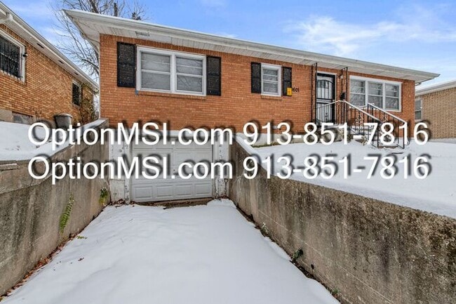 Building Photo - Charming Updated Home in a Convenient KC Location!