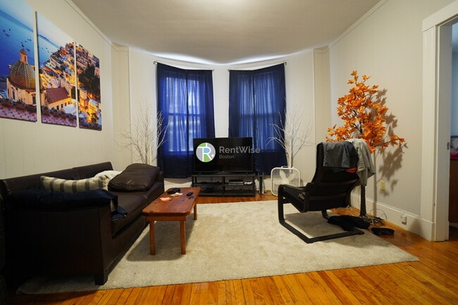 Building Photo - 1681 Commonwealth Ave Rental
