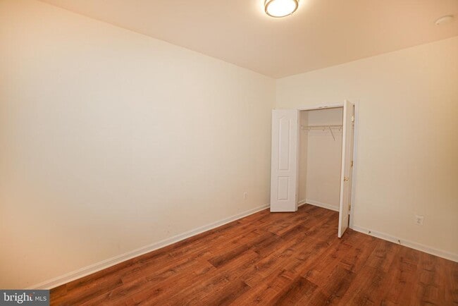 Photo - 22090 Avonworth Square
