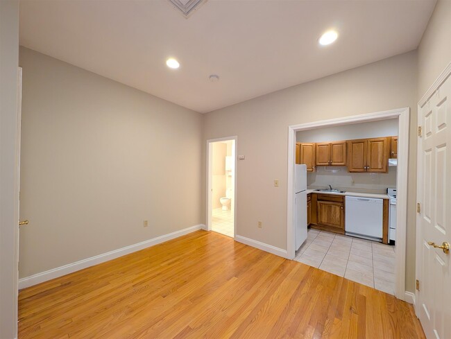 Photo - 454 Green St Unit 3