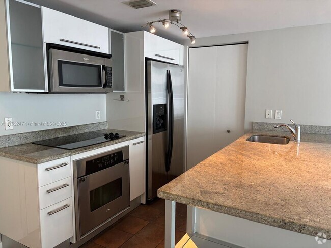 Building Photo - 185 SW 7th St Rental