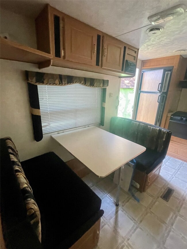 Building Photo - 728 S Shanks St