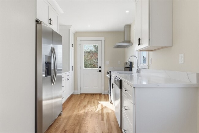 Building Photo - 20 Beacon St Unit 2