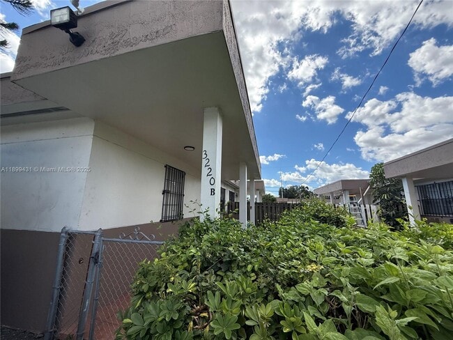 Photo - 3220 NW 47th St Unidad B