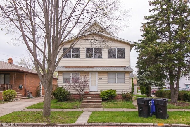 Building Photo - 19211 Shawnee Ave Unit 2/UP