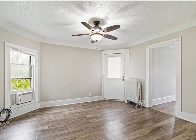 Photo - 4 Bedroom, 2 Bath house In Cedar Falls