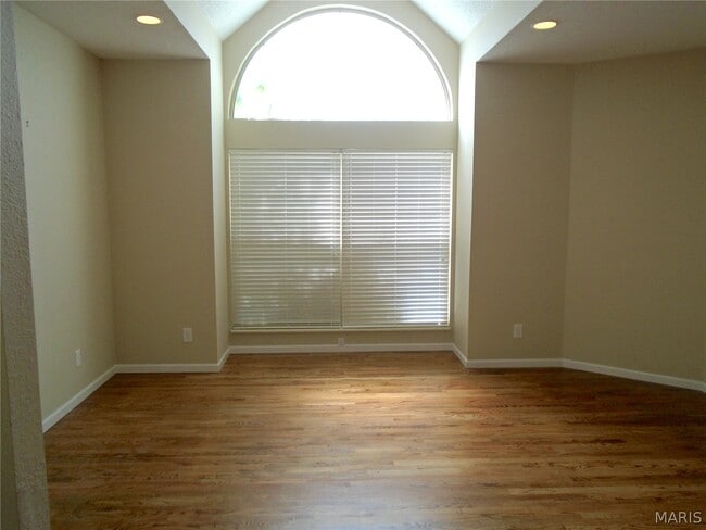 Photo - 1109 Peachtree Ct