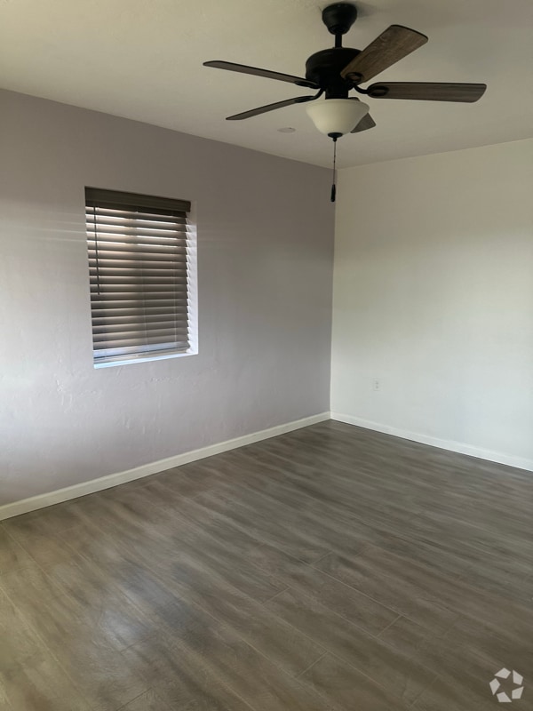 Building Photo - 462 E 31st St Rental