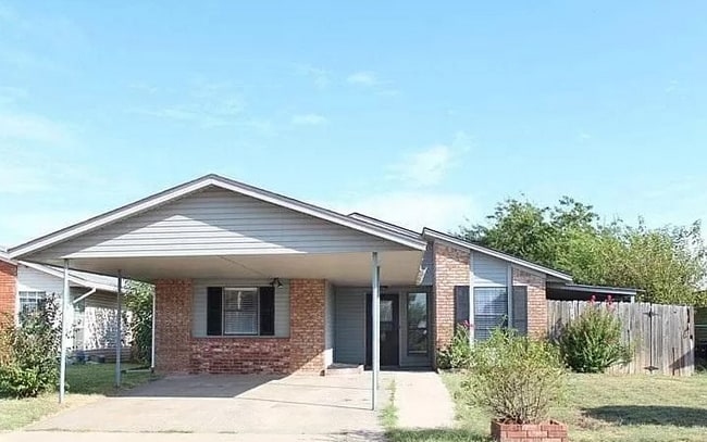 Building Photo - 3811 SW Hickory Ln Rental
