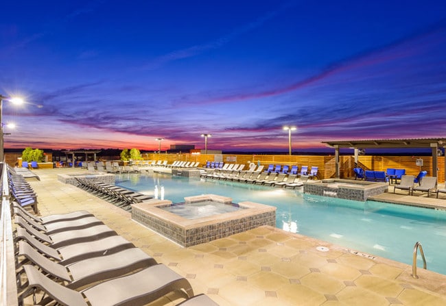 Roof top infinity edge pool