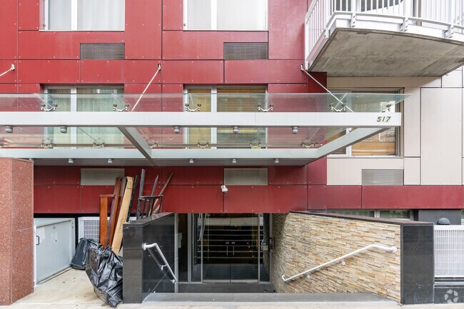 Photo - 517 W 46th St