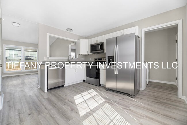 Photo - 2736 Fairstone Ave