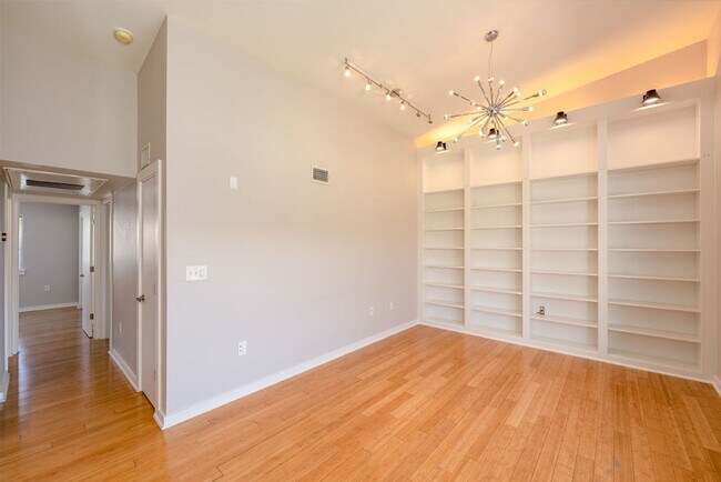 Photo - Modern 2 bed, 2 bath condo in South Austin Unidad 221