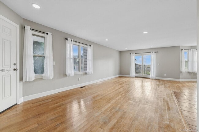 Photo - 706 Willow Pond Dr