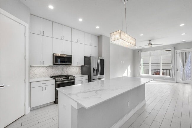 Building Photo - 6106 Clarkson Ln