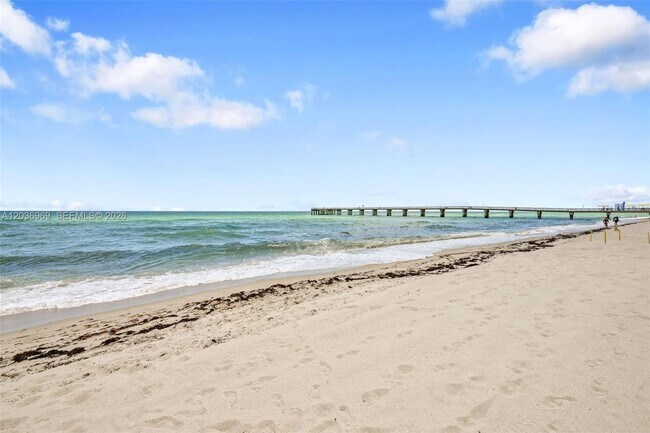 Photo - 16711 Collins Ave Unidad BC-10