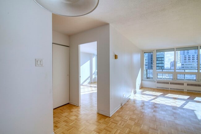 Photo - 1975 Maisonneuve Blvd W Unit 201