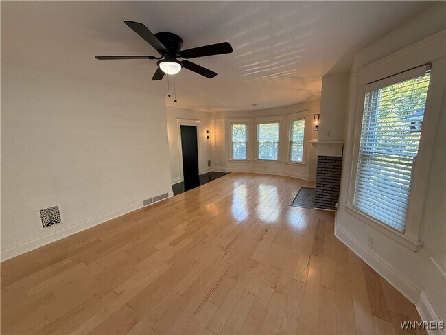 Photo - 95 Inwood Pl