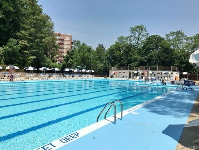 Building Photo - 2 Sadore Ln Unit 6R