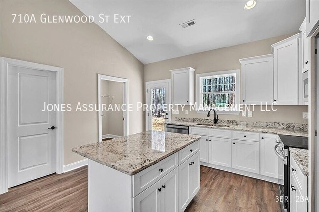Photo - 710 Glenwood St