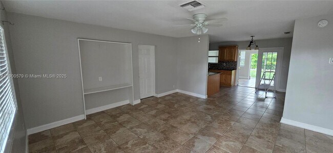 Photo - 3713 Island Rd
