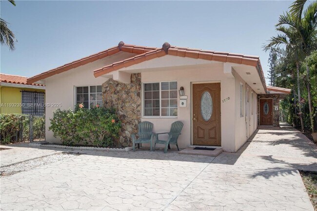 Photo - 3500 SW 26th St Unidad A