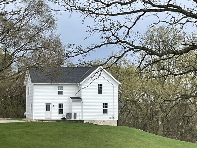 Building Photo - W292S4024 Hillside Rd