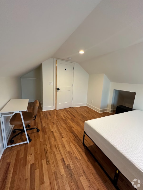 Building Photo - 1133 E Henry St Rental