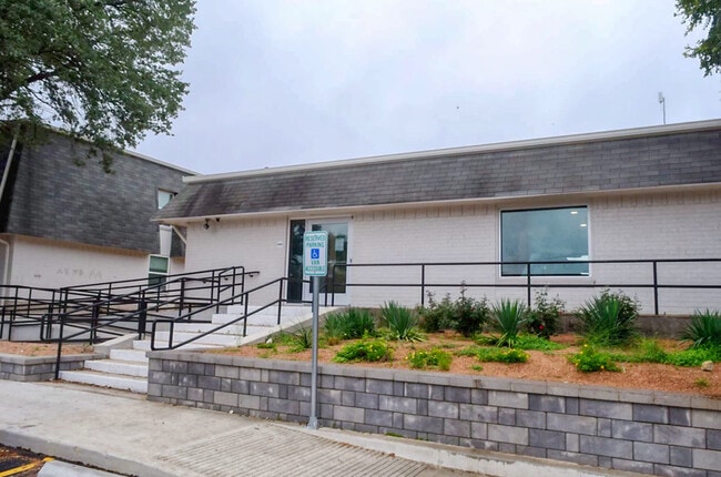 Photo - Wurzbach Manor Apartments