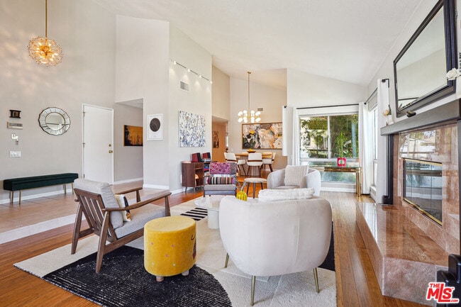 Photo - 19730 Hatton St