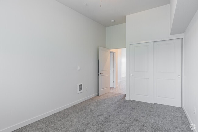 2BR, 2BA- 969SF - Second Bedroom
