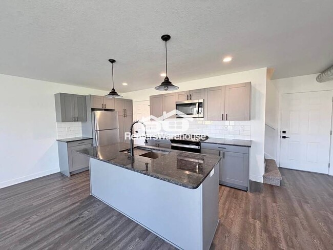 Building Photo - 2103 Willis Ave