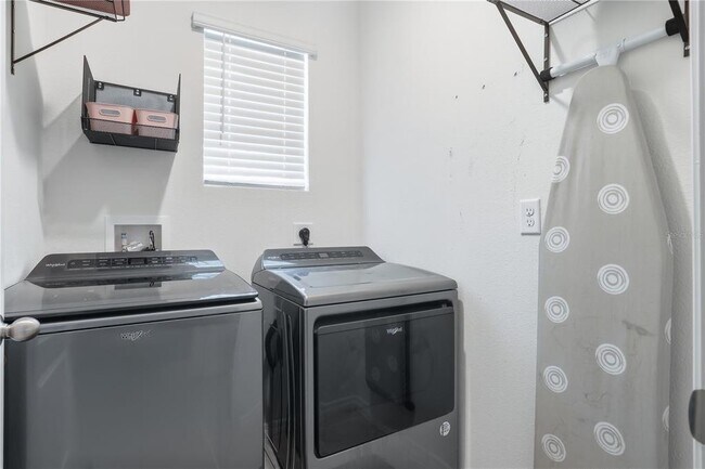 Photo - 2735 Numa Fls Ave