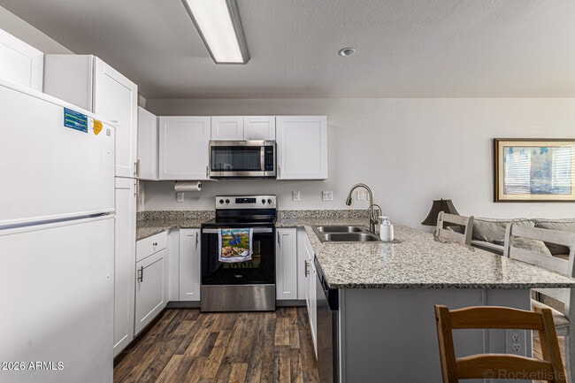 Photo - 118 W Dewey Ave