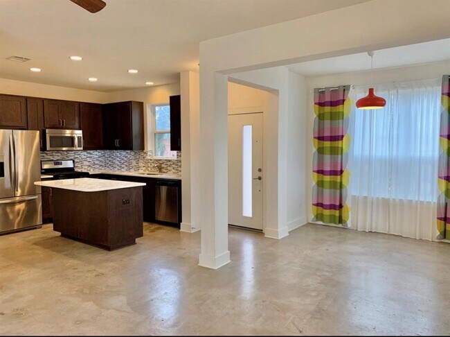 Photo - 1812 Carlson Dr