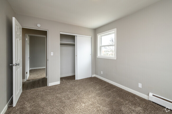 2BR, 1BA - 850SF - Primary Bedroom - 517 28th Ave N Apartments