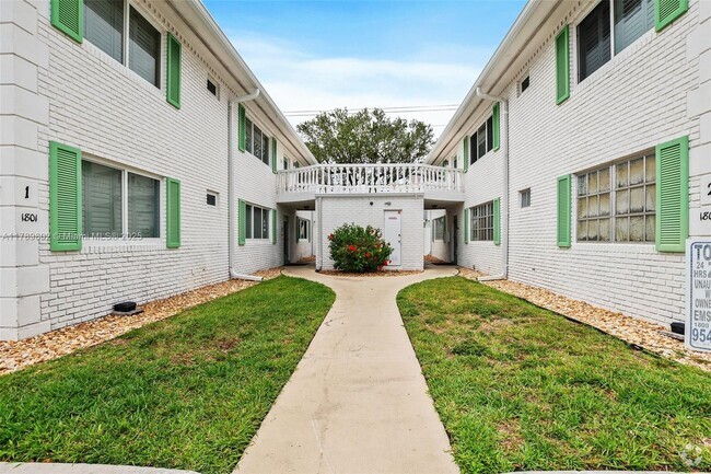 Building Photo - 1801 NE 62nd St Unit 130 Rental