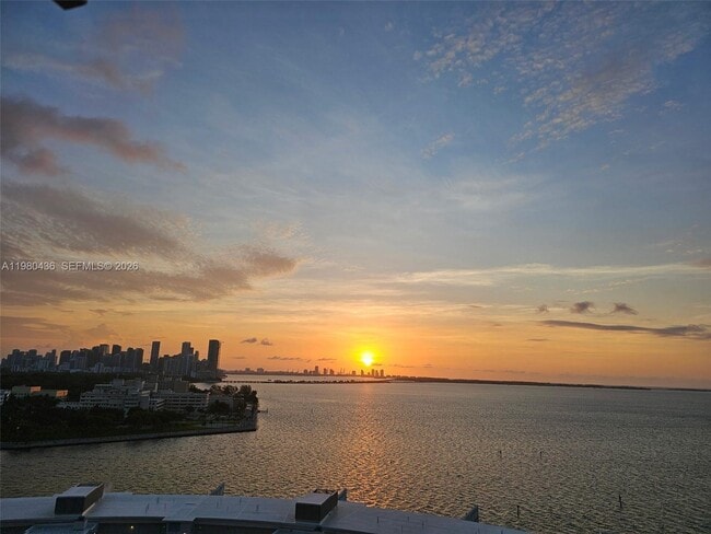 Building Photo - 3 Grove Isle Dr Unit C1703