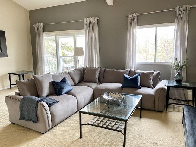 Building Photo - 4404-4404-122 122 St NW