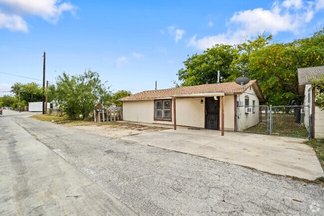 Building Photo - Perfect space in Perfect location! Rental