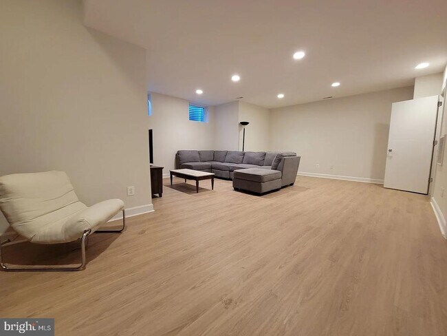 Photo - 1418 44th St NW